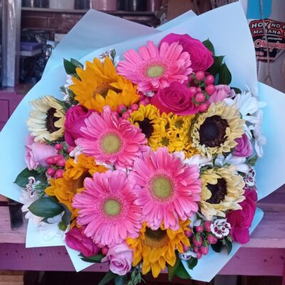 “Brillo de Verano – Ramo de girasoles y gerberas rosadas”