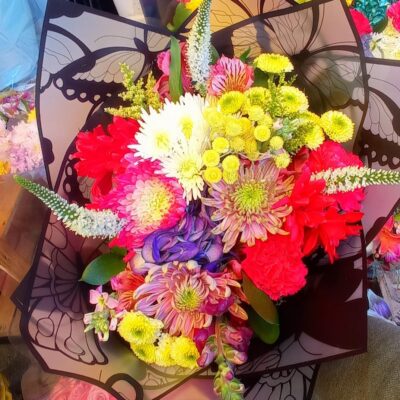 “Alas de Primavera – Ramo de flores multicolor”