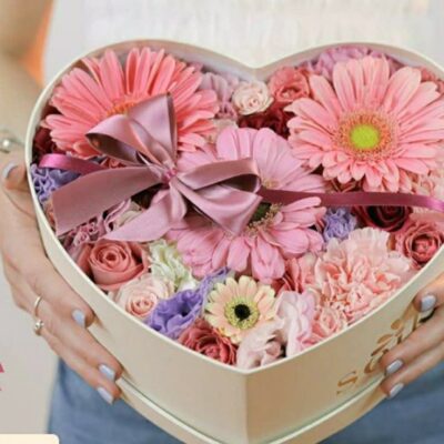 💖 Caja Floral “Corazón en Flor”