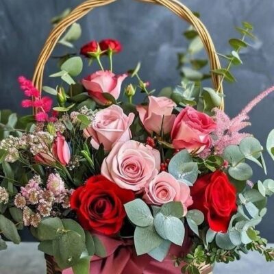 Canasta Floral “Pasión en Rosa”