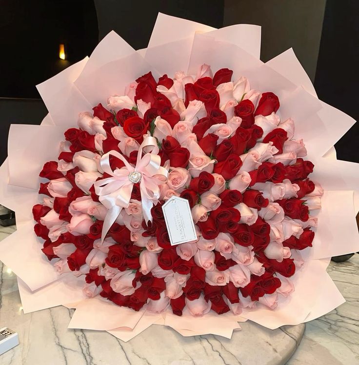 🌹 Bouquet “Pasión Infinita” – Taller Floral