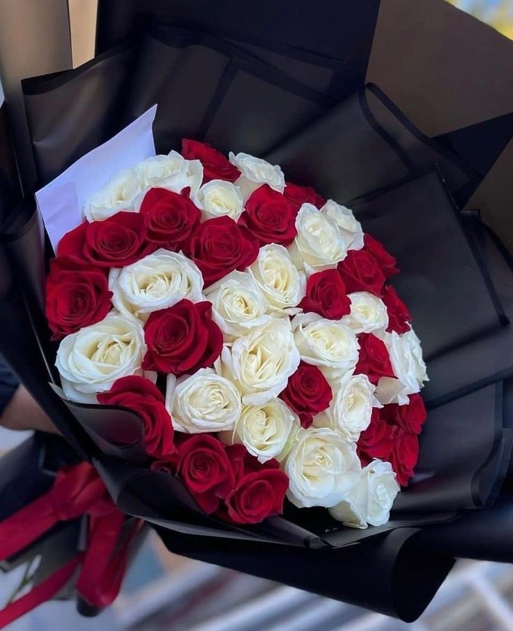 🖤🌹 Bouquet “Pasión Clásica” – Taller Floral